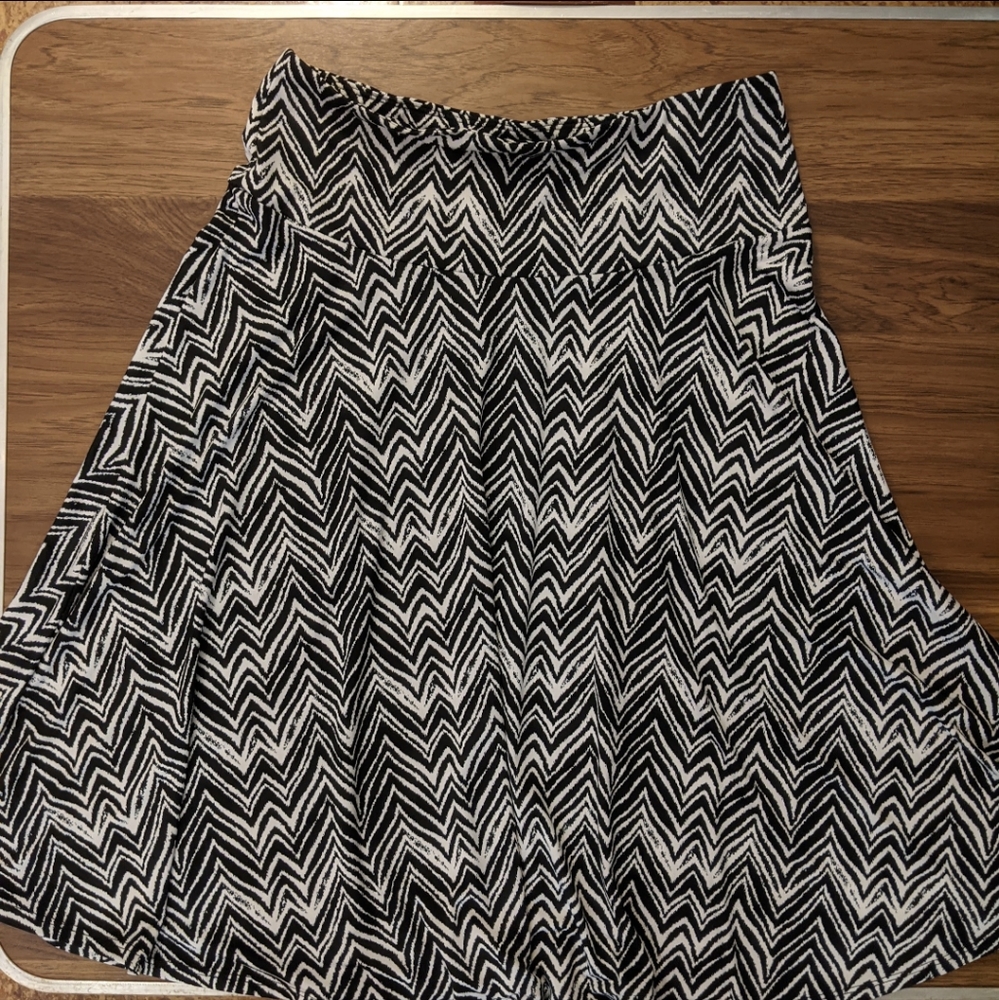 Black and white A-line midi skirt, size XL